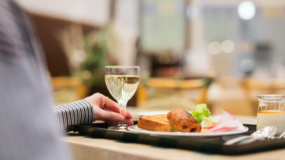ブッフェと共にスパークリングワインも飲み放題