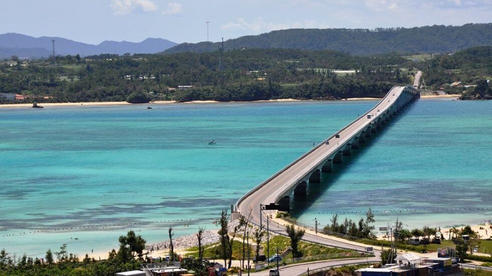 古宇利大橋から眺める海もまた絶景