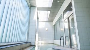 オープンエアの温泉露天風呂