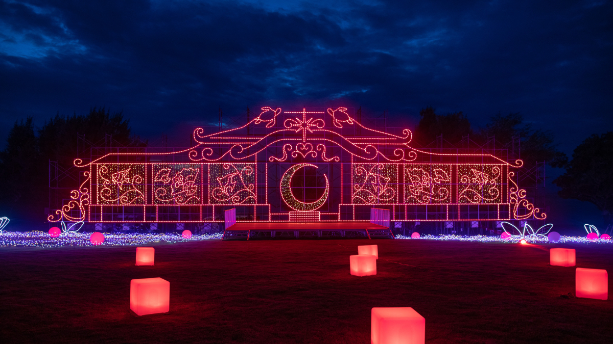 音と光と色で演出を楽しむ「メインエリア」