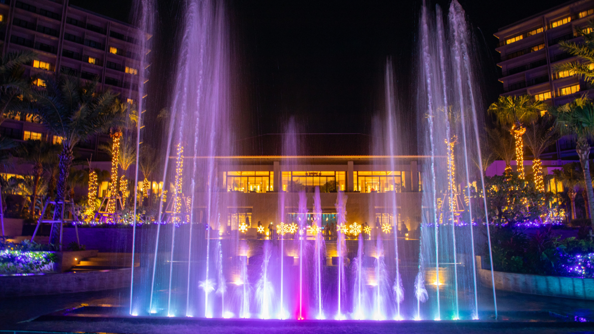 イルミネーションの演出と一緒に噴水ショー