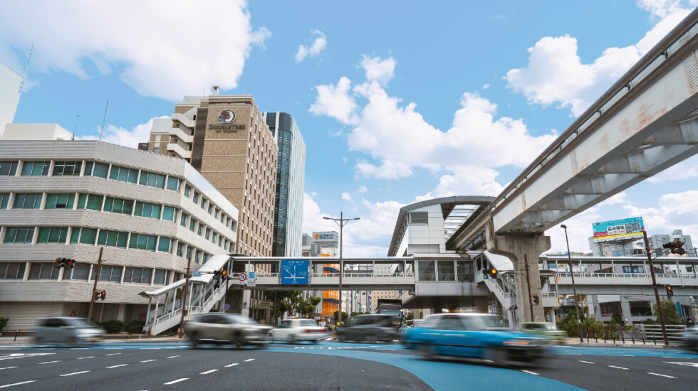 ゆいレール「旭橋駅」とホテル