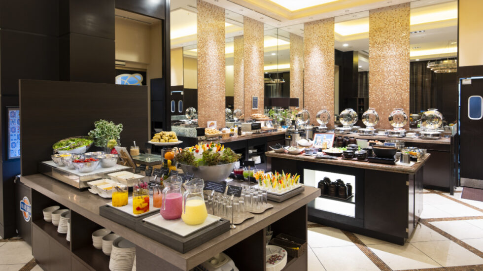 1階「ザ・リバーサイド カフェ＆ダイニング」