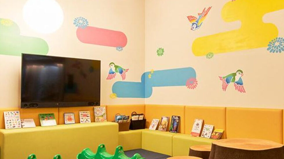 壁面の紅型アートが楽しいキッズルーム