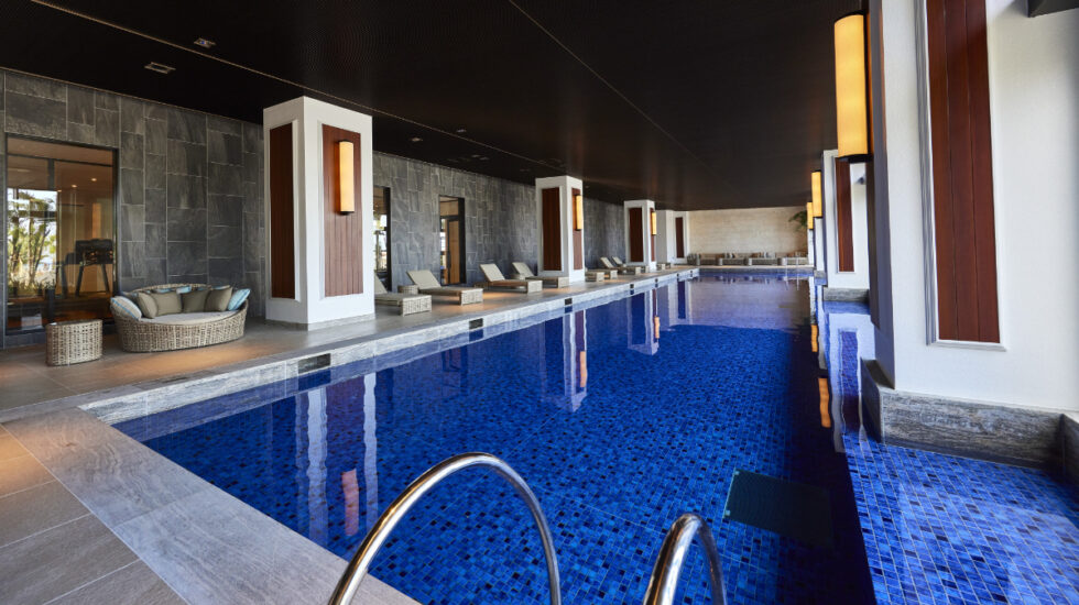 オールシーズンプールから直結している「インドアプール」