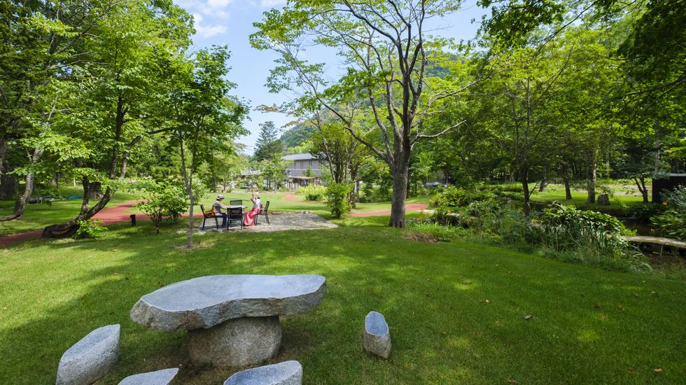 敷地内に広がるのは、先代から受け継いだ庭園