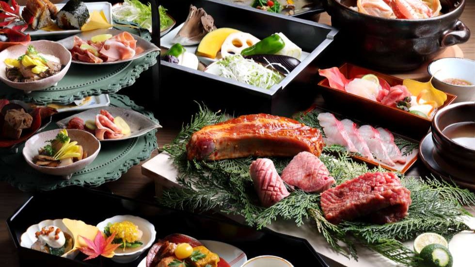 レストランや客室。様々な食事スタイルが可能