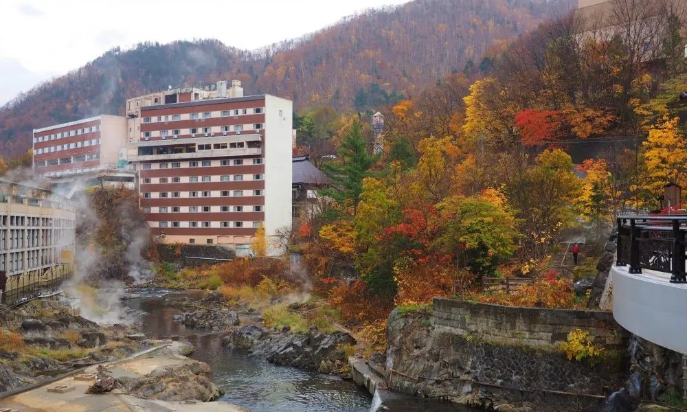 「定山渓温泉とは？ 特徴・泉質・魅力について」