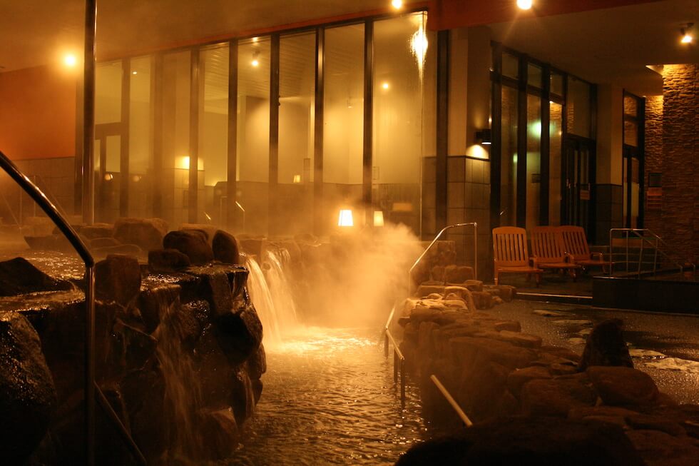 夜の露天風呂もまた幻想的