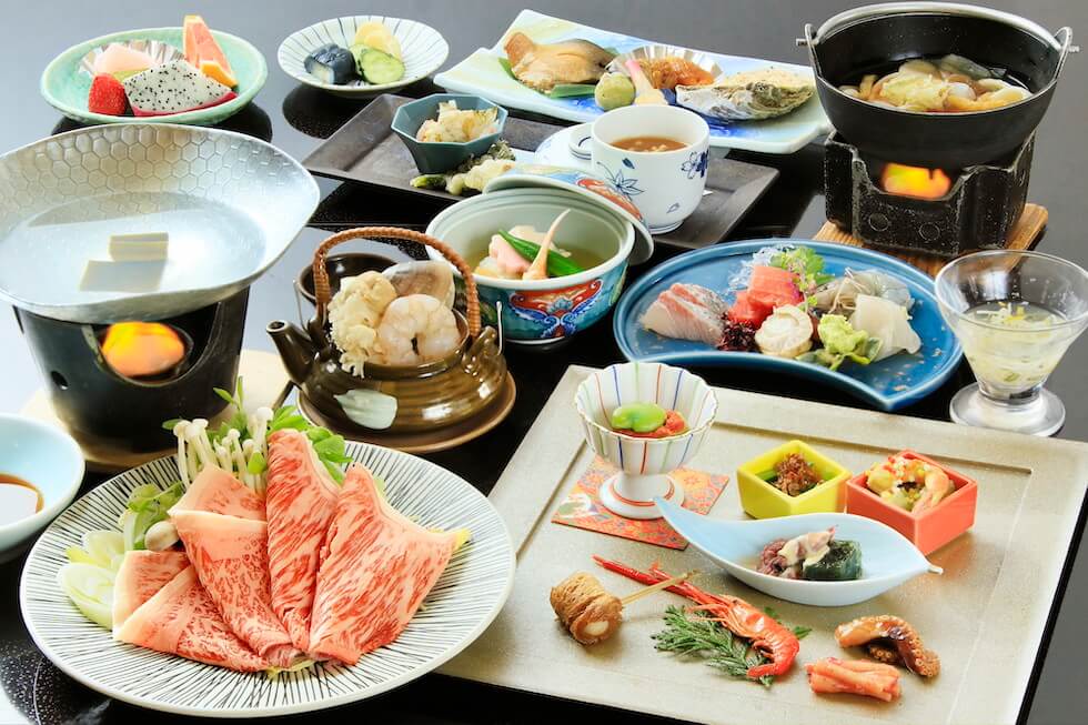 豪華会席料理は、6タイプ。部屋食ができるプランも