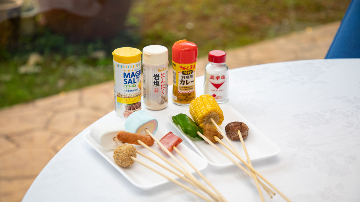 焚火を楽しむ際の串刺しの食材