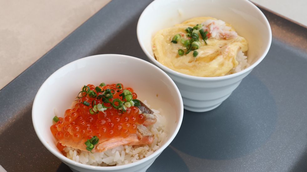 SAPPORO STREAM HOTEL_朝食のライブキッチンの丼2種