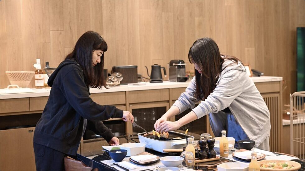 ホットプレートや炊飯器、鍋も完備。セルフで簡単