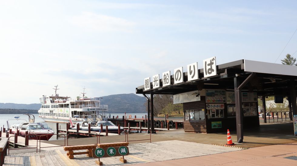 阿寒湖を周遊する観光船