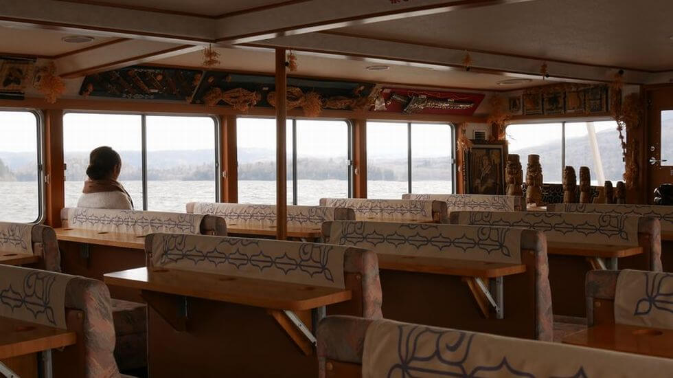 阿寒湖を周遊する観光船