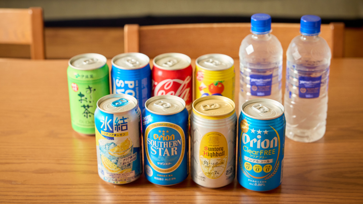 プールヴィラ 今泊にセットされているドリンクたち