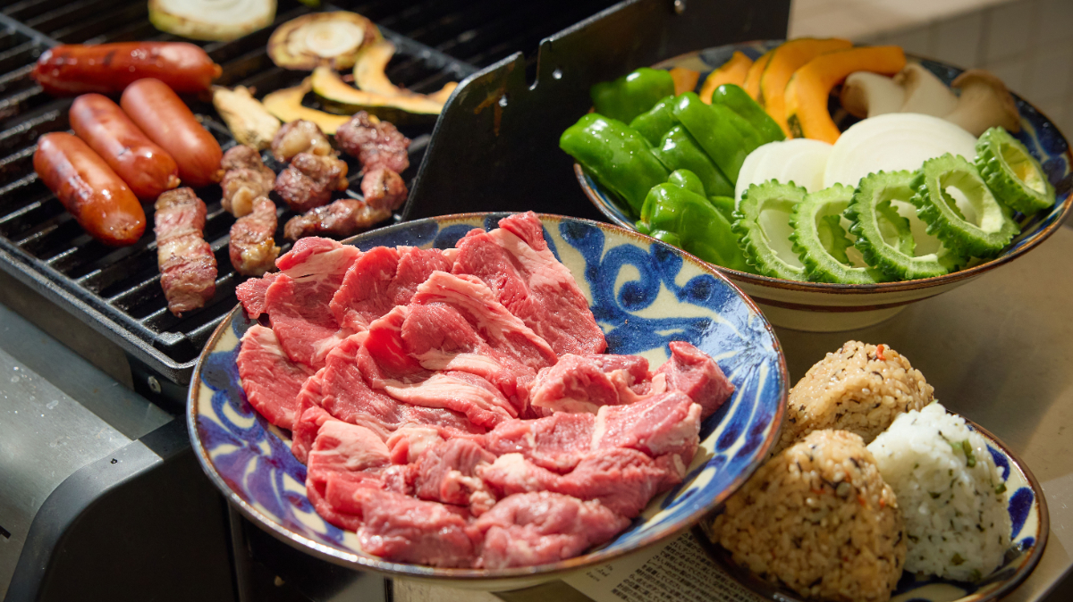 プールサイド&テラスでBBQを満喫しよう