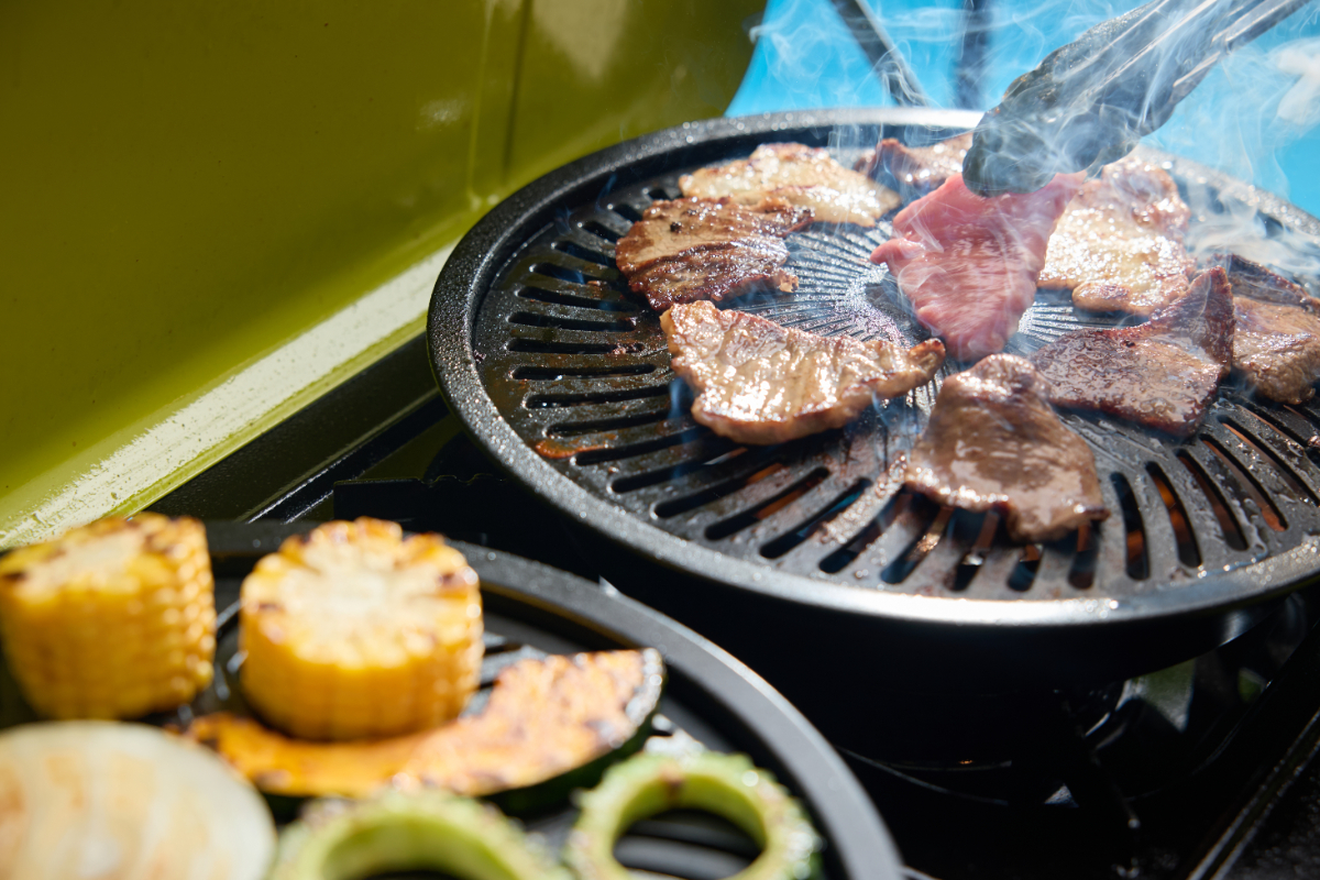 手軽なガス式のグリルでバーベキュー