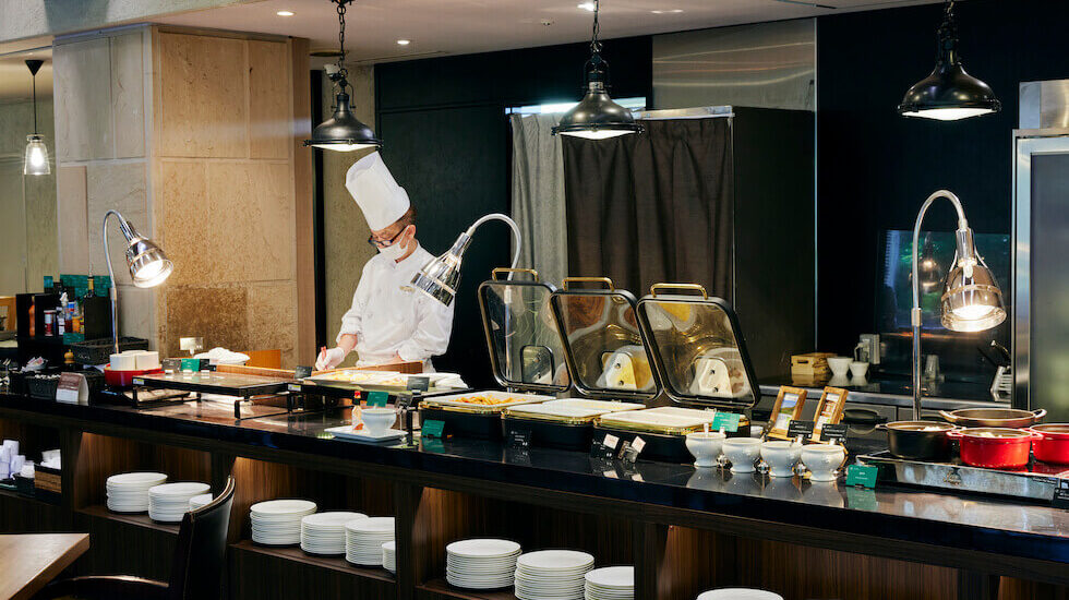 ザ・プリンス 箱根芦ノ湖_レイクサイドグリル_ライブキッチンの様子