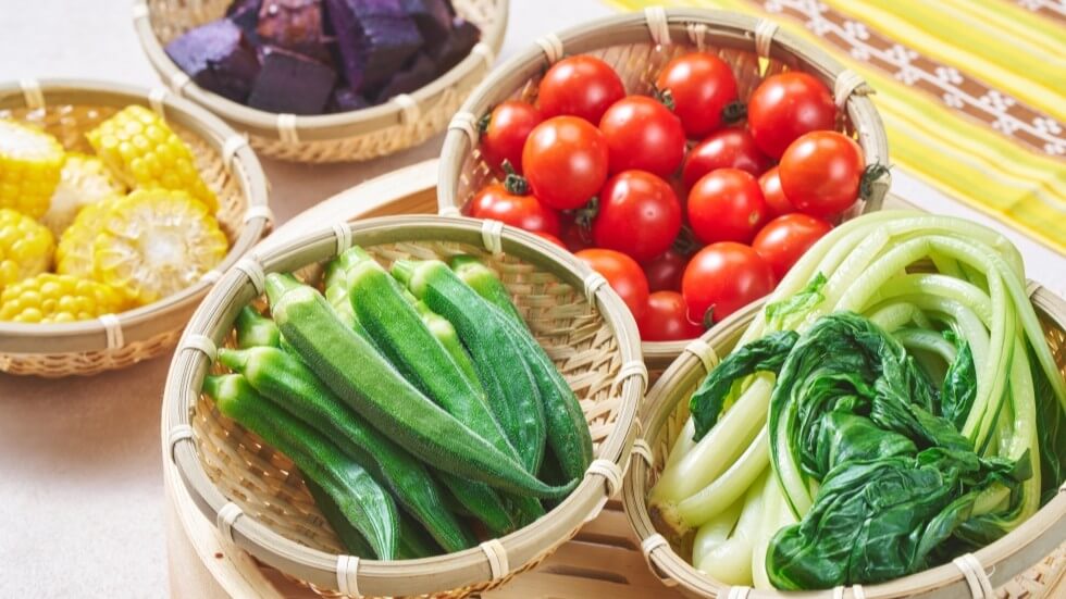 沖縄県産野菜を使用したサラダコーナー