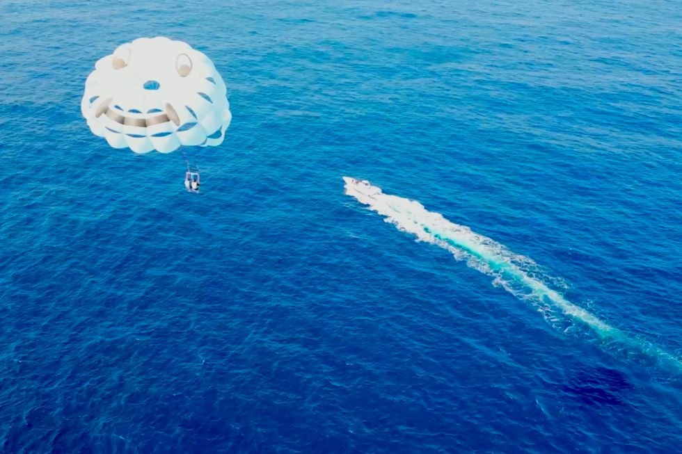 パラセーリング　俯瞰