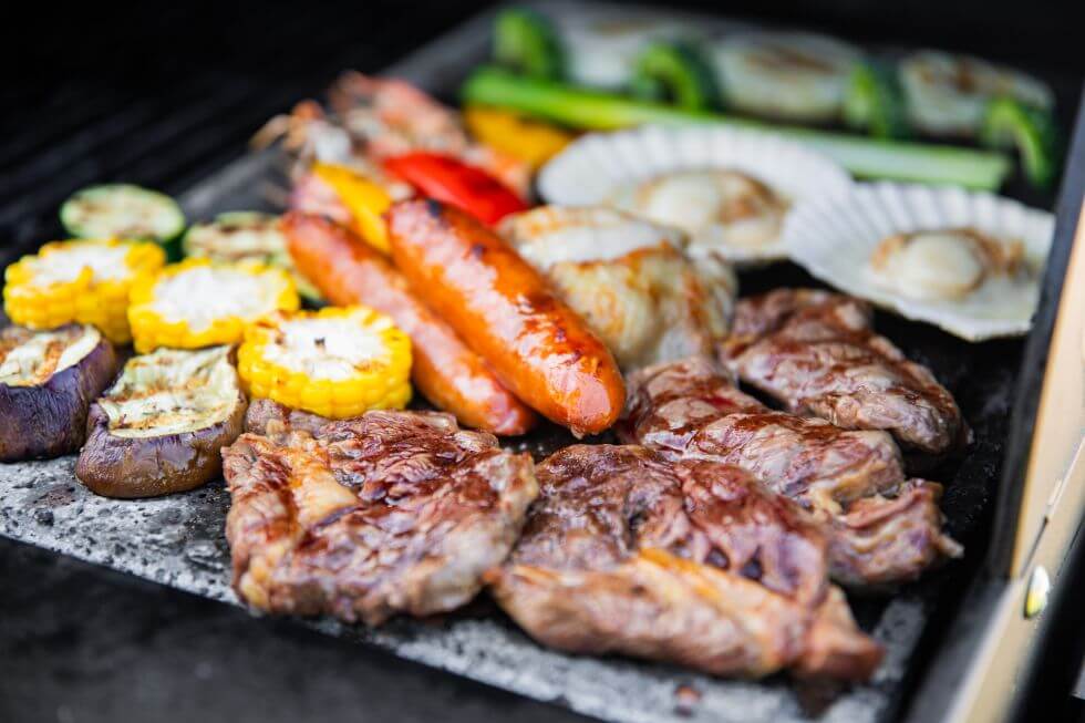 地元食材を使ったしゃぶしゃぶやBBQを部屋で満喫