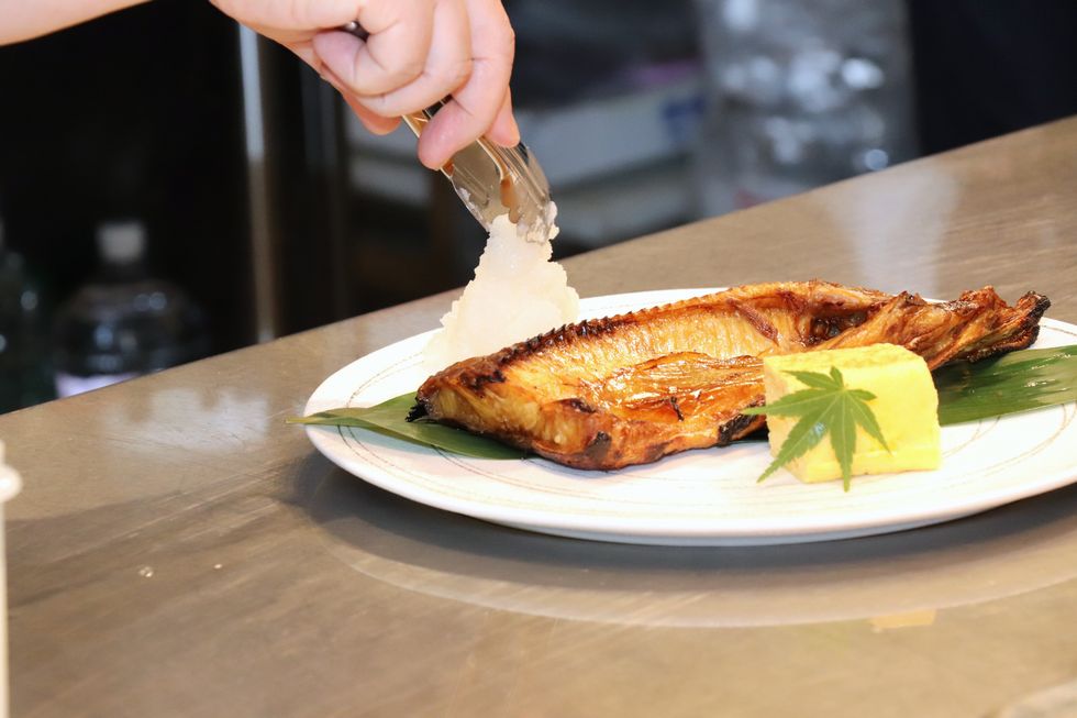 朝食の焼き魚。この日はホッケ