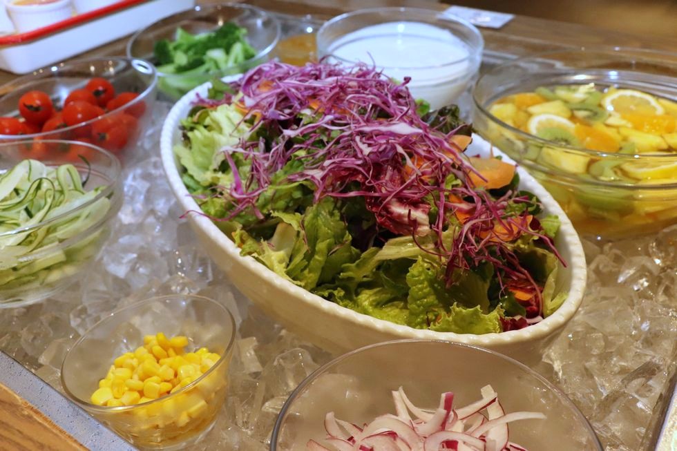朝食のサラダコーナー
