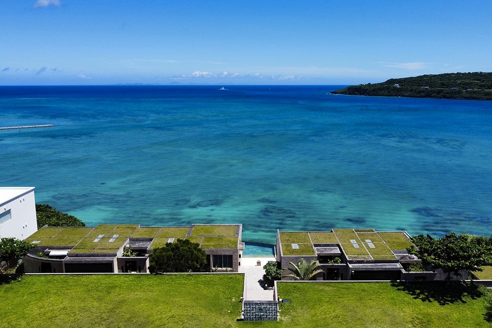 施設から海・古宇利島を臨む