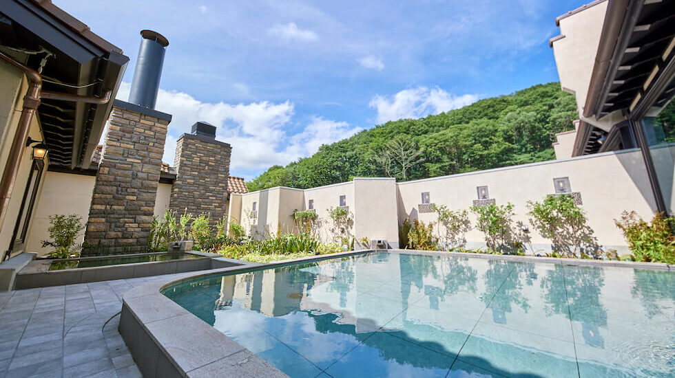 「KOMOREBI」の露天風呂