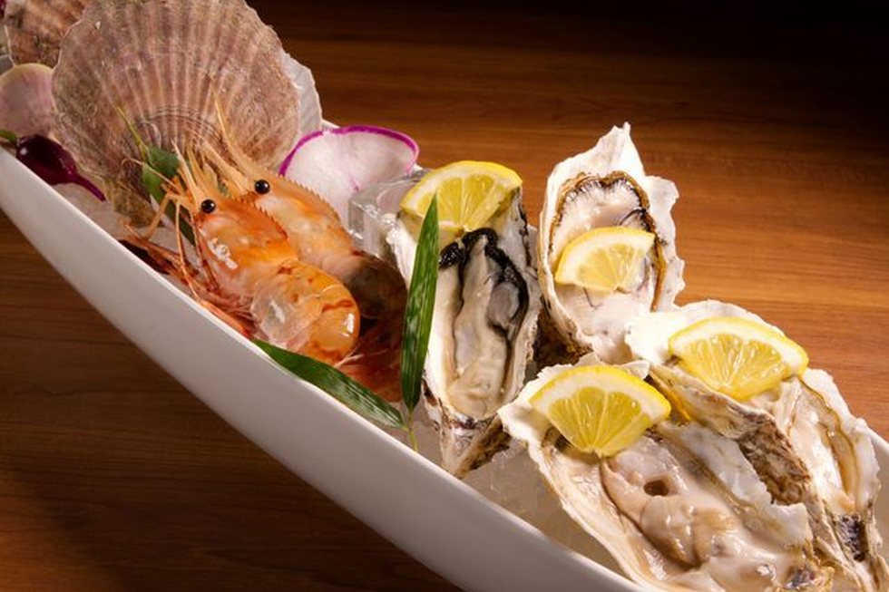 季節の海鮮盛り合わせ（2名盛り一例）