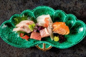 若松 箱根湯河原_緑の器とお刺身