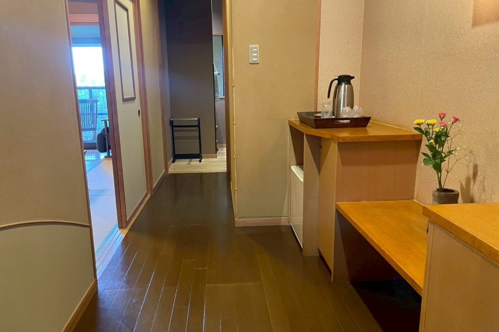 部屋にも生花が生けられていて感動したそう
