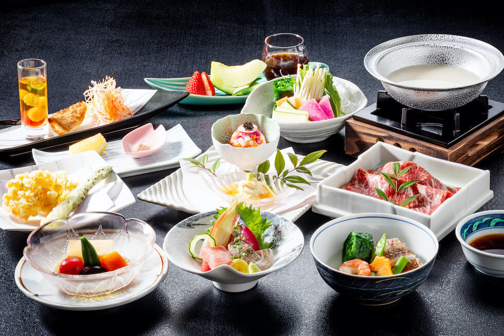 天空白濁しゃぶしゃぶ鍋が自慢「箱根会席」