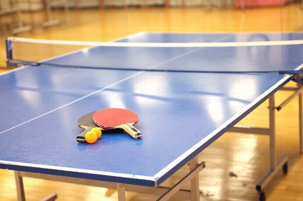 家族やグループで楽しめる卓球などスポーツも（イメージ）