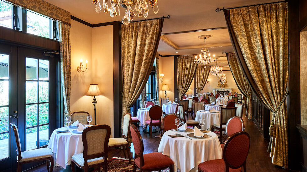 メインダイニング「Vaas（ヴァース）」