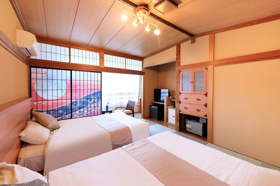 圧倒的な星空と幻想的世界を体験。非日常と寛ぎが融合する宿