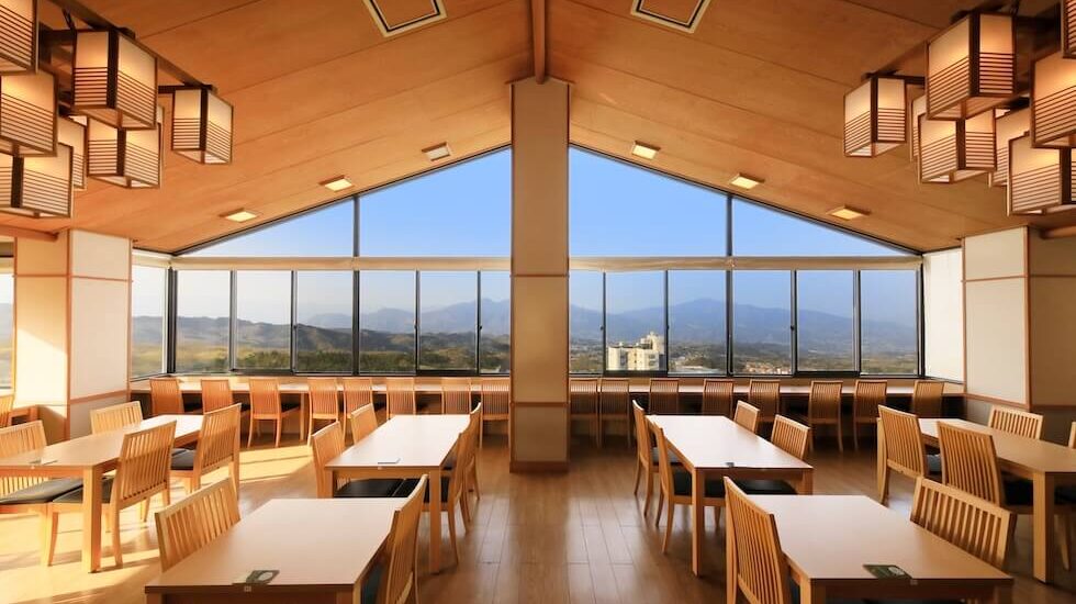 朝食は、食事処「ダイニングホール 観山」にて