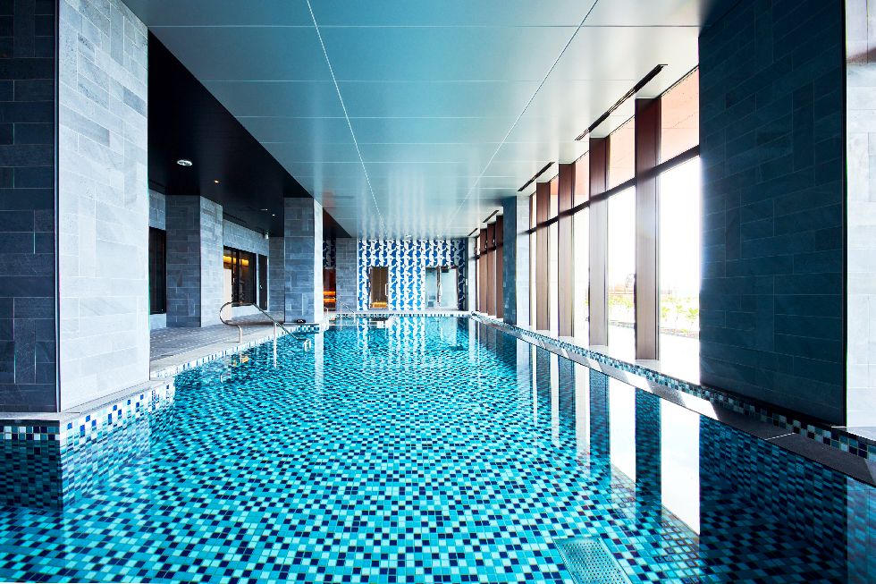 温水仕様の屋内バーデプール