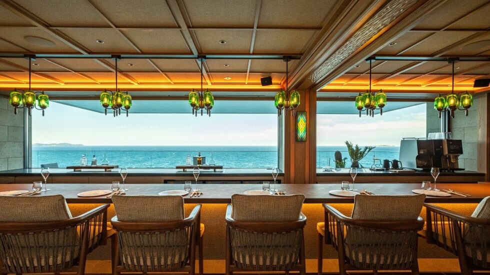 UMITO ATAMI BETTEI_レストランから海を望む