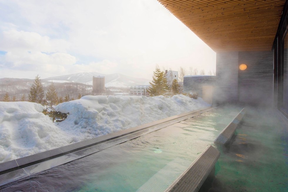 長旅や遊び疲れた体を癒やす、温泉大浴場