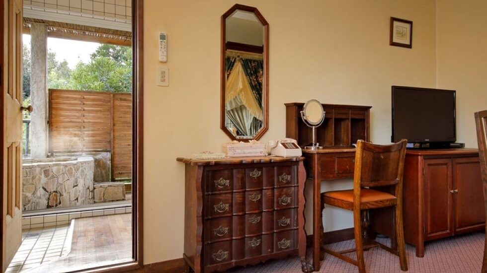 かえで庵_201号室テーブル、風呂