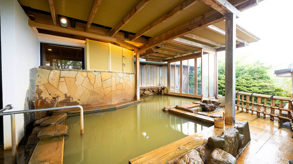 露天風呂「雨情の湯」全景