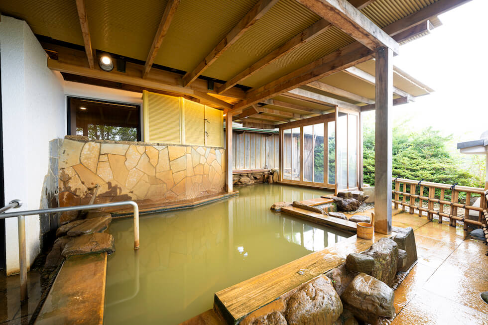 露天風呂「雨情の湯」全景