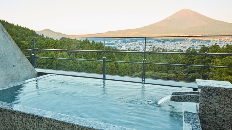 レンブラントプレミアム富士御殿場_露天風呂トリミング