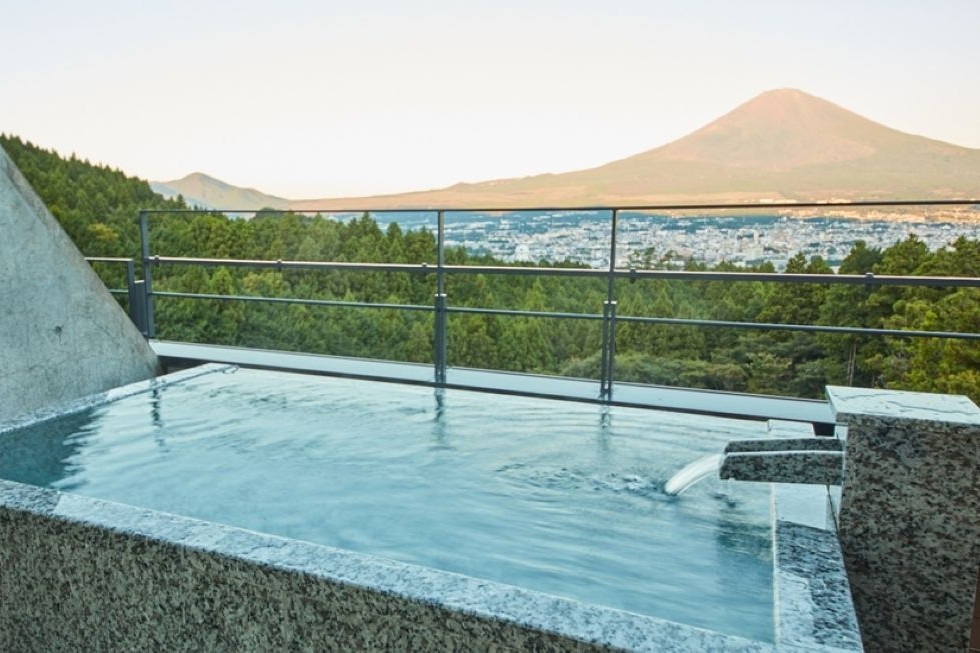 レンブラントプレミアム富士御殿場_露天風呂トリミング