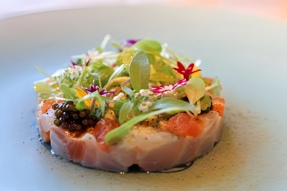 沖縄の鮮魚を使った前菜