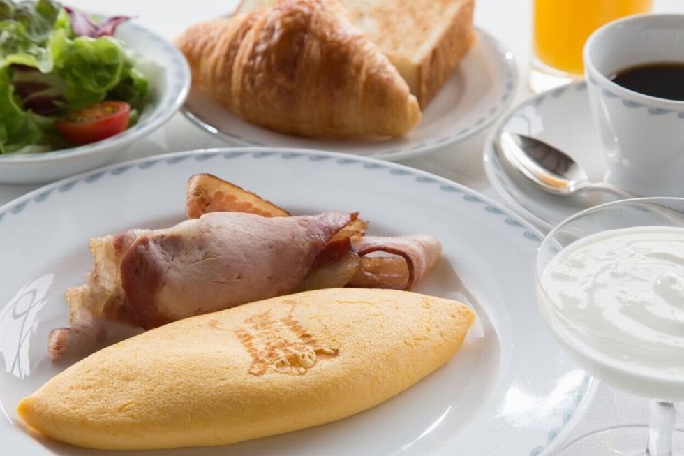 朝食は和洋からセレクト（写真は洋定食イメージ）