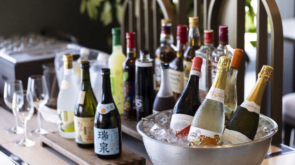 クラブラウンジ〈UMIKAJI〉のドリンクコーナー