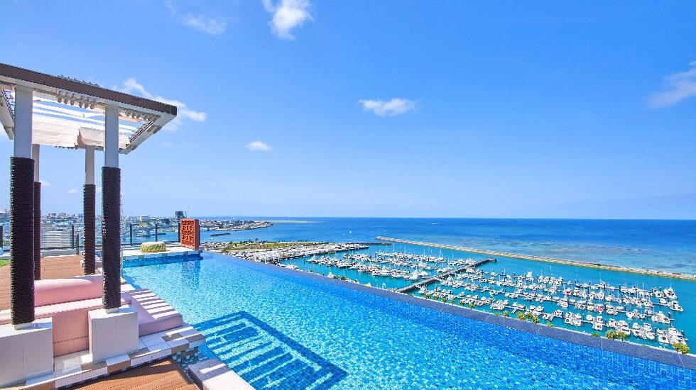 14F インフィニティプールとカバナ